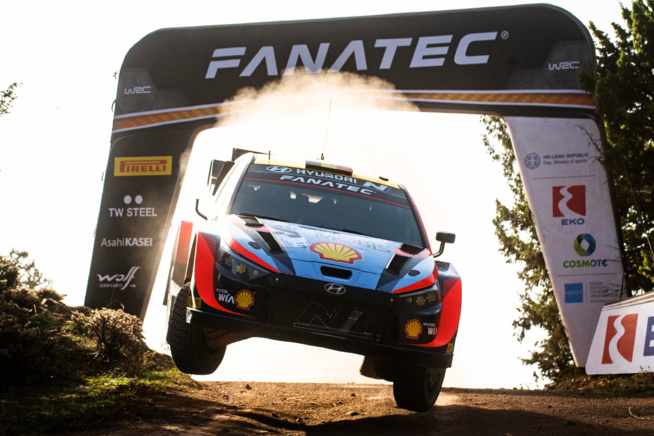 Neuville reprend le commandement du rallye (Photo Jeanus Ree Red Bull contente pool) Neuville reprend le commandement du rallye (Photo Jeanus Ree Red Bull contente pool)