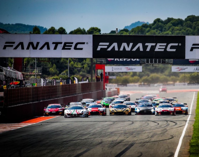 Le départ de la première course (Photo SRO) Le départ de la première course (Photo SRO)