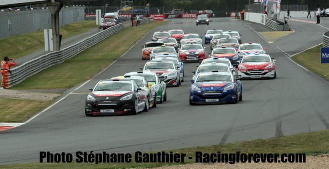 © S. Gauthier – www.racingforever.com © S. Gauthier – www.racingforever.com