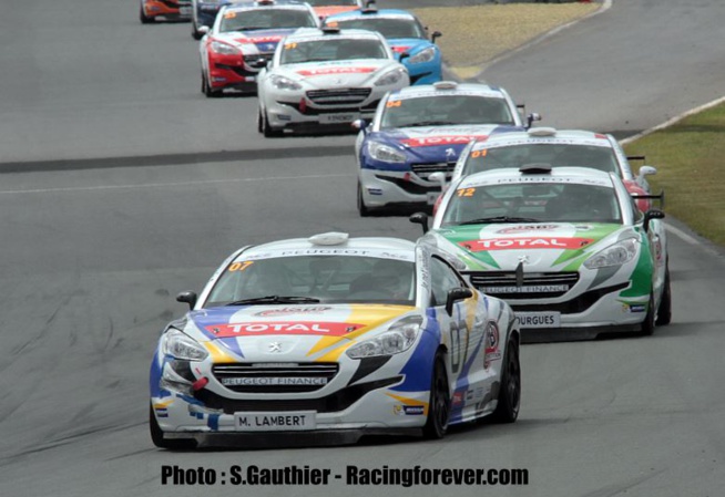 La compétition est relevée en Peugeot RCZ Cup