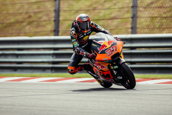 Augusto Fernandez en tête du championnat (KTM images / Polarity photo) Augusto Fernandez en tête du championnat (KTM images / Polarity photo)