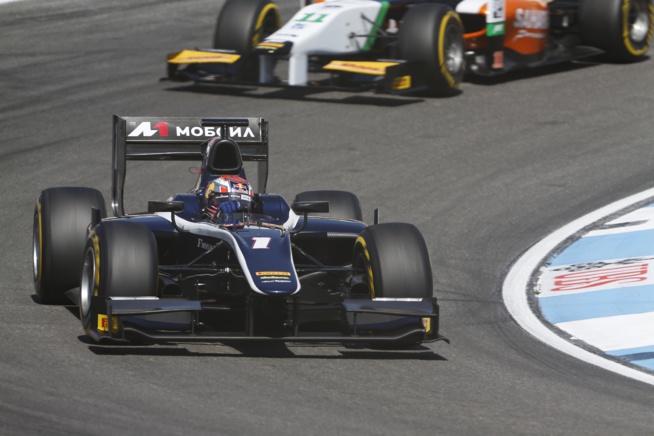 Evans remporte la course 1 en partant 15e ! (Sam Bloxham/GP2 Series Media Service) Evans remporte la course 1 en partant 15e ! (Sam Bloxham/GP2 Series Media Service)