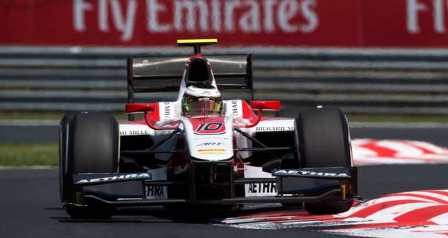 Vandoorne en arbitre du duel Palmer/Nasr (Bloxham/GP2 Series Media) Vandoorne en arbitre du duel Palmer/Nasr (Bloxham/GP2 Series Media)