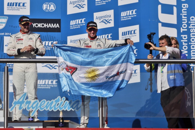 Grâce à ce score parfait, José-María López compte désormais 60 points d’avance sur Yvan Muller. Grâce à ce score parfait, José-María López compte désormais 60 points d’avance sur Yvan Muller.