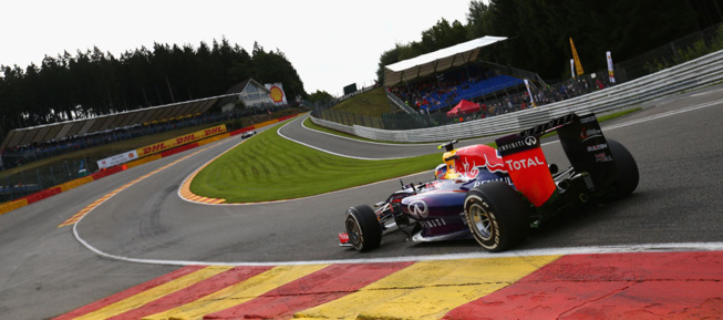 Ricciardo aborde le raidillon : © Clive Mason/Getty Images Ricciardo aborde le raidillon : © Clive Mason/Getty Images