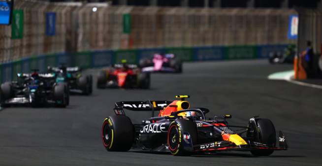 Les RedBull largement devant le peloton © RedBull Les RedBull largement devant le peloton © RedBull