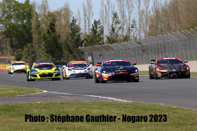 Le GT4 à Nogaro Le GT4 à Nogaro