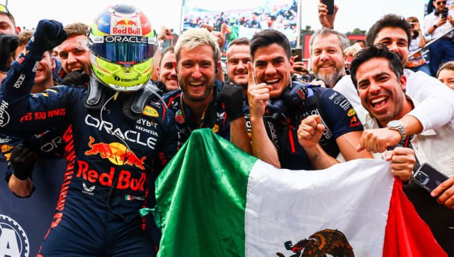 Perez a su retenir Verstappen derrière lui © RedBull Perez a su retenir Verstappen derrière lui © RedBull