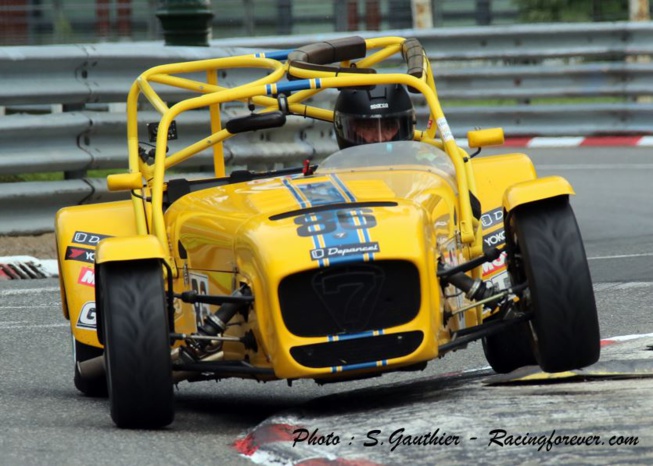 La Caterham 420 R avale les trottoirs à vitesse grand V ! La Caterham 420 R avale les trottoirs à vitesse grand V !