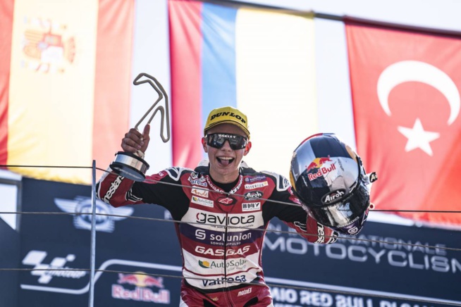 Alonso sans complexe en Moto3 Alonso sans complexe en Moto3