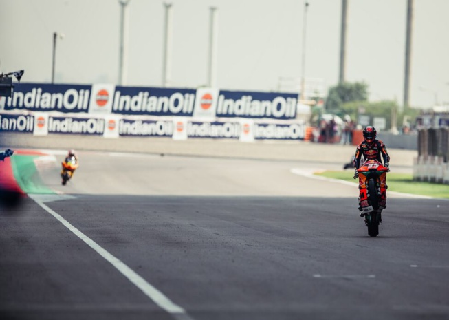 Un boulevard pour le vainqueur (Rob Gray Polarity Photo) Un boulevard pour le vainqueur (Rob Gray Polarity Photo)