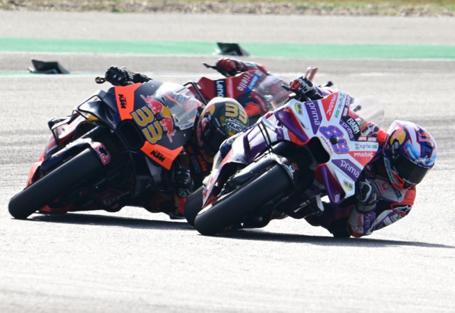 Jusqu'au bout la bataille fut intense pour la victoire (Photo Gold&Goose Red Bull Content Pool) Jusqu'au bout la bataille fut intense pour la victoire (Photo Gold&Goose Red Bull Content Pool)