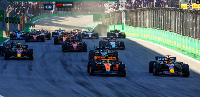 Verstappen prend le meilleur envol © RedBull Media