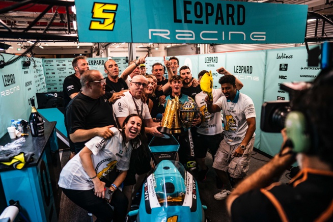 La joie libératrice chez Leopard Racing) La joie libératrice chez Leopard Racing)