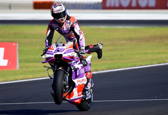 Photo Gold & Goose RedBull Content Pool Photo Gold & Goose RedBull Content Pool