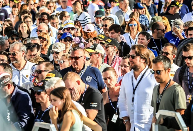 Un public nombreux sur les courses du FFSA GT (Photo P.Hecq)
