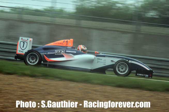 Moineault s'impose en course 3 Moineault s'impose en course 3