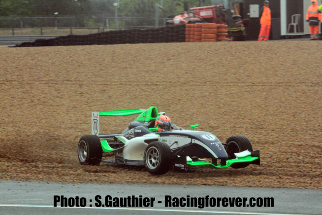 Contrairement aux apparences ici, Fenestraz s'en sort plutôt bien en F4 Contrairement aux apparences ici, Fenestraz s'en sort plutôt bien en F4