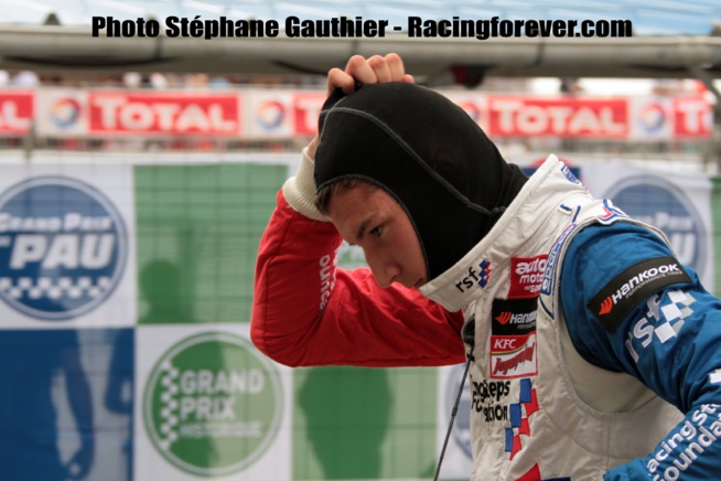 Le ciel est tombé sur la tête de Dennis dans cette troisième course Le ciel est tombé sur la tête de Dennis dans cette troisième course