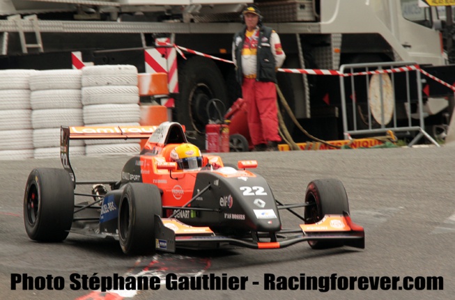 Anthoine à l'attaque des trottoirs de la ville Anthoine à l'attaque des trottoirs de la ville