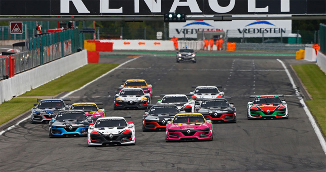 Premier départ pour le Renault Sport Trophy : © Renault Sport / DPPI Premier départ pour le Renault Sport Trophy : © Renault Sport / DPPI