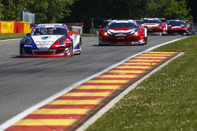 La bataille est féroce pour gagner en GTFFSA (Photo GT Tour) La bataille est féroce pour gagner en GTFFSA (Photo GT Tour)