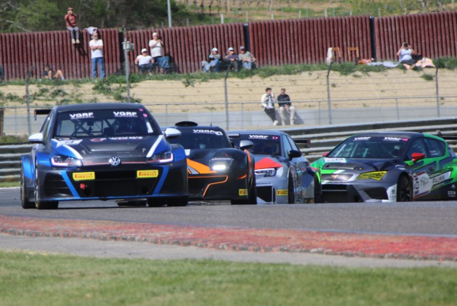 Les batailles vont être dures (Photo S.Gauthier - Racingforever.com) Les batailles vont être dures (Photo S.Gauthier - Racingforever.com)