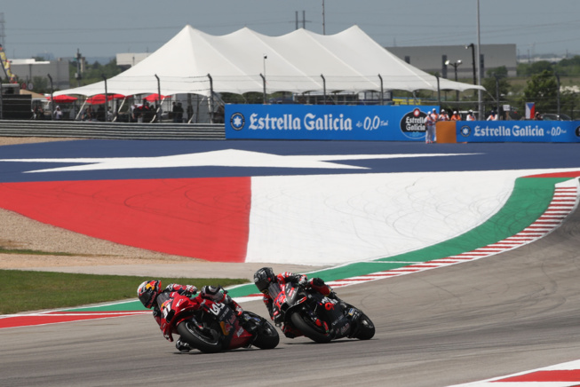 Un superbe duel entre Acosta et Vinales (Photo Gold&Goose Red Bull Content) Un superbe duel entre Acosta et Vinales (Photo Gold&Goose Red Bull Content)