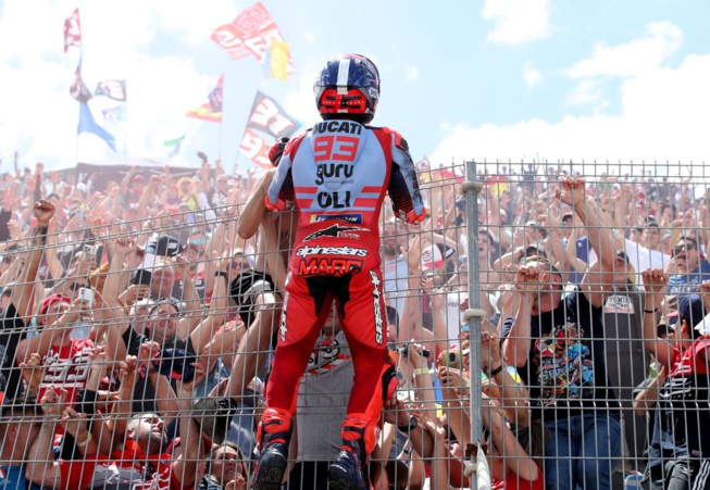 A défaut de victoire, Marc Marquez enflamme la foule (Photo Gold&Goose Red Bull Content) A défaut de victoire, Marc Marquez enflamme la foule (Photo Gold&Goose Red Bull Content)
