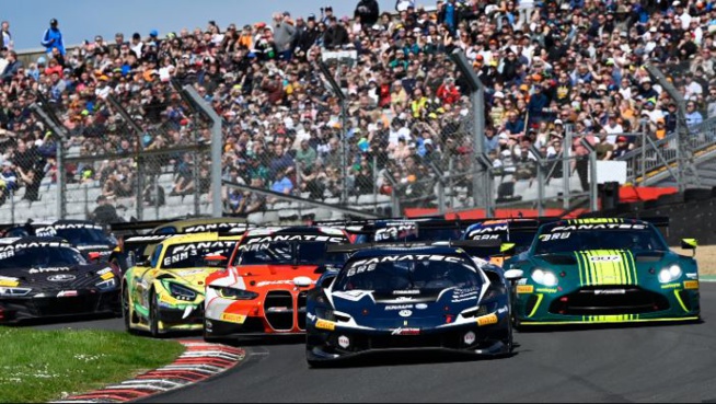 Un dimanche de sprints à Brands Hatch ! (Photo SRO) Un dimanche de sprints à Brands Hatch ! (Photo SRO)