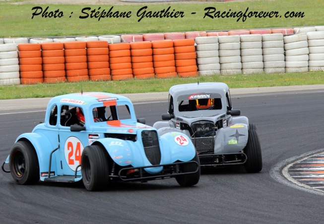 A l'attaque le bolide peut partir en travers A l'attaque le bolide peut partir en travers