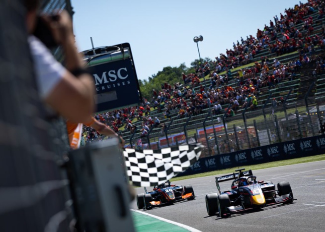 Une arrivée incroyable (Dutch Photo Agency Red Bull Content) Une arrivée incroyable (Dutch Photo Agency Red Bull Content)