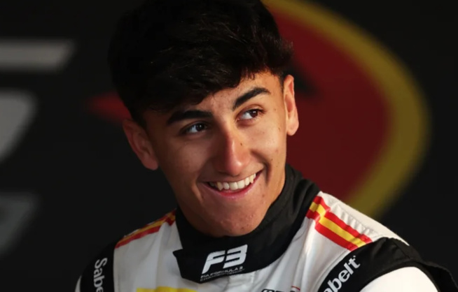 Boya profite de l’accrochage entre les deux Trident © FIA F3 Boya profite de l’accrochage entre les deux Trident © FIA F3