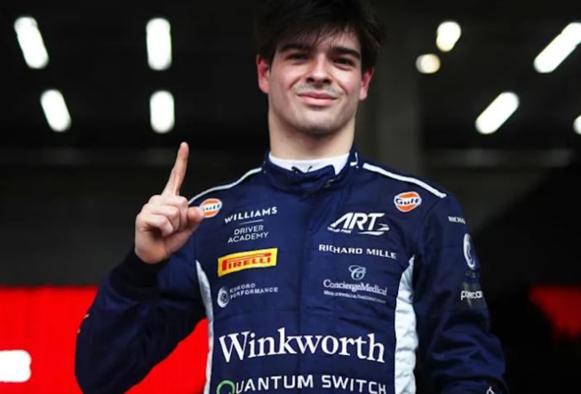 Il fallait bien un Britannique sous la pluie !  (Photo F2) Il fallait bien un Britannique sous la pluie !  (Photo F2)