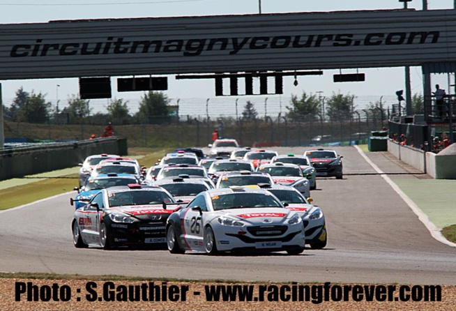 La place de leader est chèrement défendue au départ La place de leader est chèrement défendue au départ