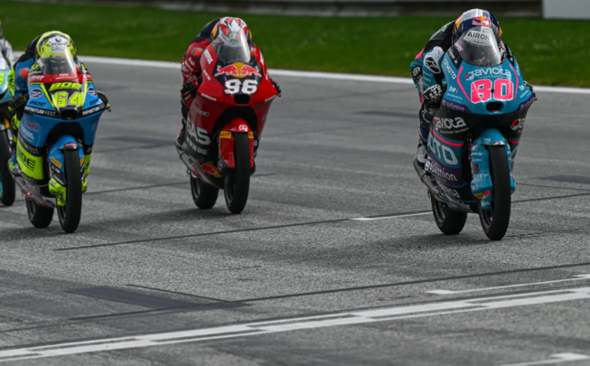 Une arrivée très serrée pour la deuxième place © www.motogp.com Une arrivée très serrée pour la deuxième place © www.motogp.com