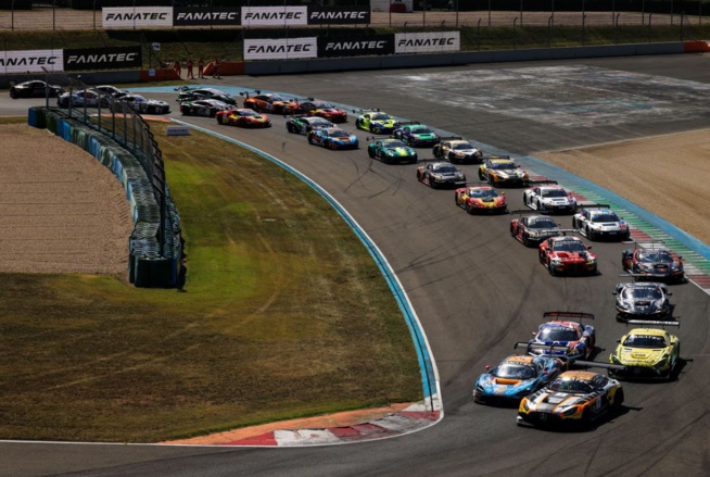 Le départ à Magny-Cours (Photo SRO) Le départ à Magny-Cours (Photo SRO)