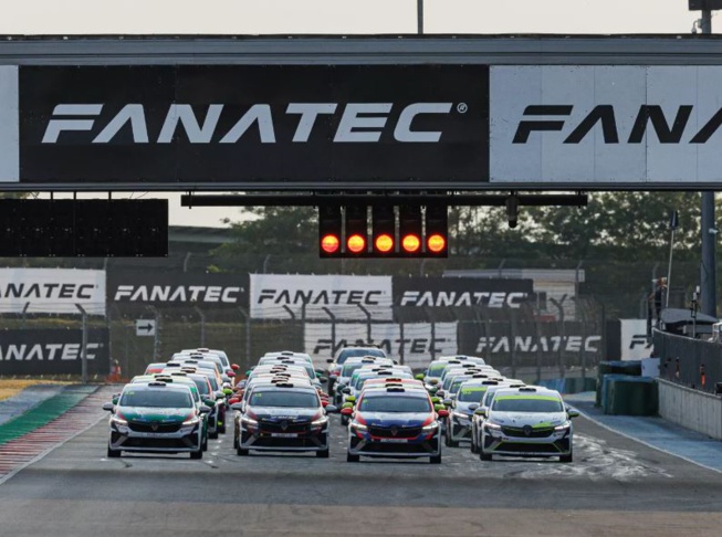 La Clio Cup en ordre de marche (Photo DPPI Renault Sport) La Clio Cup en ordre de marche (Photo DPPI Renault Sport)