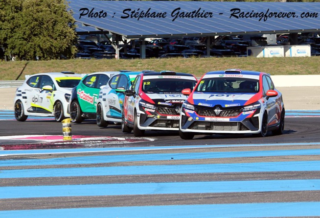 La victoire est disputée en Clio Cup Series La victoire est disputée en Clio Cup Series