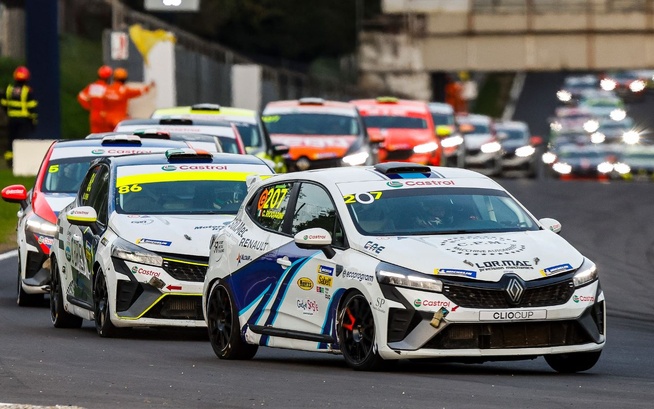 La Clio Cup offre de grandes bagarres en piste (Photo DPPI) La Clio Cup offre de grandes bagarres en piste (Photo DPPI)