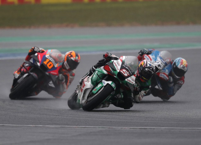 Zarco roule sur des oeufs (Gold&Goose Red Bull Content pool) Zarco roule sur des oeufs (Gold&Goose Red Bull Content pool)