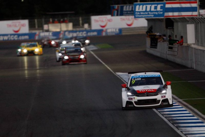 Victoire sur tapis vert et à la nuit tombée pour Loeb Victoire sur tapis vert et à la nuit tombée pour Loeb