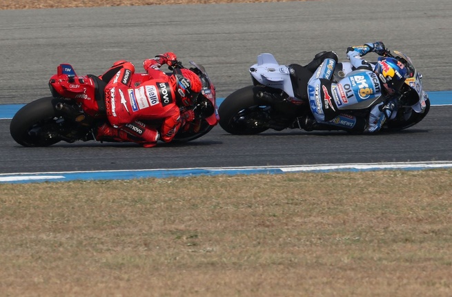 Marc Marquez a géré avant de porter l'attaque finale (Gold&Goose Red Bull PC) Marc Marquez a géré avant de porter l'attaque finale (Gold&Goose Red Bull PC)