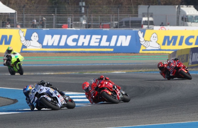 Bagnaia une nouvelle fois battu par les Marquez (Gold&Goose red Bull Content pool) Bagnaia une nouvelle fois battu par les Marquez (Gold&Goose red Bull Content pool)