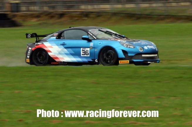 Une Alpine file vers la victoire Une Alpine file vers la victoire