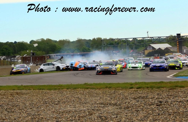 Gros crash pour le premier départ de la saison Gros crash pour le premier départ de la saison