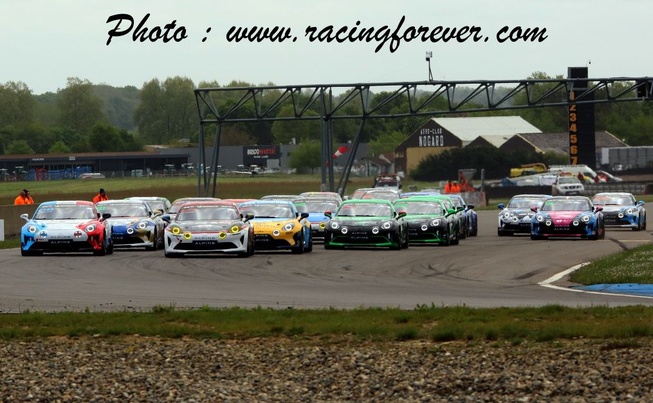 Une piste sèche pour la 2e manche Une piste sèche pour la 2e manche