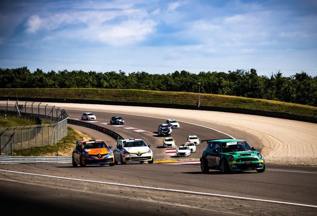 (Photo Twenty One Création) (Photo Twenty One Création)