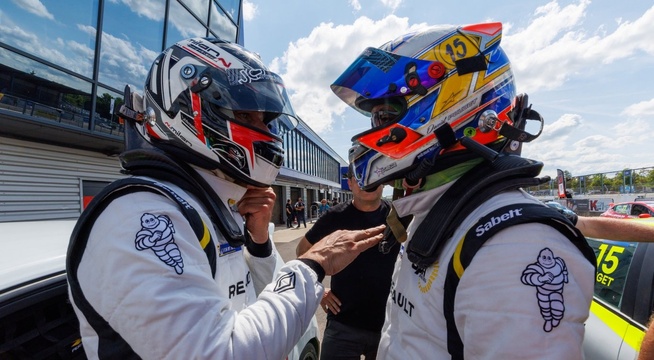 Milan versus Pouget, un grand classique de la Clio (Photo DPPI)/Alpine Cars) Milan versus Pouget, un grand classique de la Clio (Photo DPPI)/Alpine Cars)