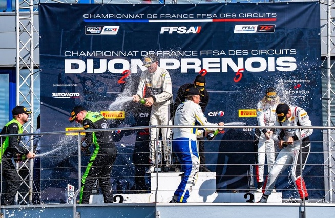 Le podium 2 (Photo SRO) Le podium 2 (Photo SRO)